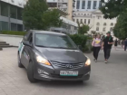 «Забрать права»: водитель каршеринга хамски проехался по тротуару в Краснодаре  
