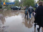 В Краснодаре затопило улицу, по которой ходят школьники