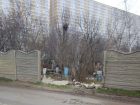 На Славянском кладбище в Краснодаре восстановили часть разрушенного ограждения