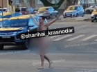 Обнажённый неадекват «регулировал» движение машин в Краснодаре