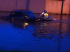 Ужасные последствия проливного дождя в Краснодаре: людей пришлось спасать на лодках