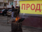 В Краснодаре жители десяти многоэтажек, оставшись без тепла, жгут бочки