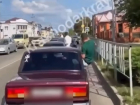 В городе Кубани свадебный кортеж наказали за «зигзаги» на дороге и высовывающихся из окон пассажиров
