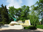 «Требует срочной реставрации!»: жительница Краснодара возмущена состоянием памятника воинам-зенитчикам