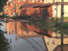 В Краснодаре затопило целый квартал из-за неумелых рук рабочих, пробуривших водопроводную трубу