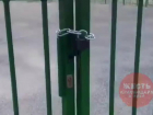 Краснодарка не понимает, по какому праву детская спортплощадка закрыта на замок