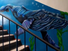 Три года художница из Армавира превращала подъезд в океанариум