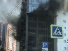 Два автомобиля сгорели на многоуровневой парковке в Краснодаре