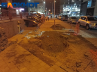 В центре Краснодара неделями не восстанавливают тротуары после аварий на теплотрассах