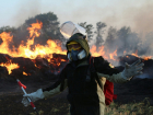 «Спрашивали, можно ли с детьми» - волонтер рассказал о проблемах тушения огня в лесах Кубани