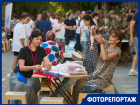 Триколор из лент и выставка оружия: как в Краснодаре отметили День Государственного флага