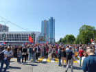 В Краснодаре возле рамок с металлоискателями образовались огромные очереди из желающих посмотреть военный парад