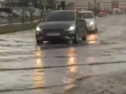 Долгожданный дождь в Краснодаре затопил одну из улиц