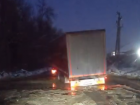 Жители Краснодара рассказали о бездорожье и застревающих в ямах грузовиках: видео