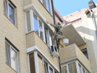 В горевшем доме на улице Российской в Краснодаре вставляют окна 