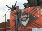 На митинге Славянского полка выступил с речью депутат Госдумы Олег Пахолков