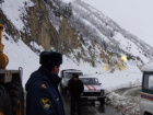В горах Краснодарского края спасатели борются с лавинами