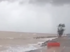 Бушующее море разрушило часть автодороги в Краснодарском крае: видео