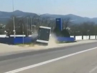  Вышел в туалет: Момент столкновения грузовика с заправкой под Новороссийском попал на видео 