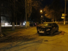 В Кропоткине пьяный водитель сбил человека и врезался в дерево
