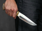 В Краснодаре мужчина в порыве гнева приставил нож к горлу беременной женщины и держал ее в заточении