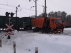 Поезд снес КамАЗ на ж\д переезде в Новороссийске