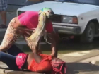  В Анапе прохожие сняли на видео жесткую драку африканских девушек