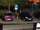 В Краснодаре инвалиду-колясочнику порезали ножом колесо машины из-за спора о парковке