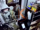 Мужчине с оружием продавец помешала ограбить киоск DIM Coffee в Краснодаре 