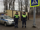 На Кубани сотрудники ДПС спасли беременную от родов в пробке