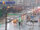 Главное в Краснодаре сегодня: город затопило, по Красной не погуляешь, трамвай слетел с рельсов, в школу – через забор, питанием займется ФСБ 
