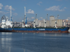 В Туапсе произошел разлив нефти в Черном море при заправке мальтийского судна 