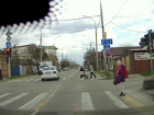«По встречке, на красный и чуть не сбил коляску»: «краснодарский стиль езды» попал на видео