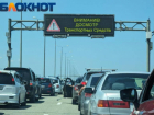 Две сотни машин застряли в очередях на Крымский мост
