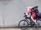 Дед Мороз на велосипеде впечатлил краснодарцев
