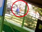 Дерзкую кражу рекламного кресла-мешка сняли на видео в Краснодаре