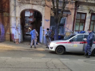 В центре Краснодара 51-летний мужчина разбился насмерть при падении из окна