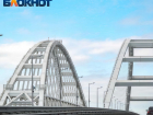 Порядка тысячи авто застряли перед Крымским мостом после перекрытия 