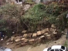 В Сочи в жилом районе обрушилась опорная стена: повреждена теплотрасса 