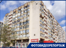 Круглые балконы, отсутствие парковки и таблички с именами героев: как живется краснодарцам в  многоквартирном доме на улице Рашпилевской