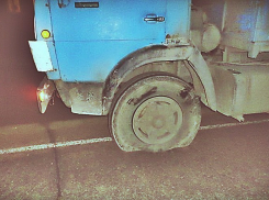 Житель Кубани врезался на мопеде в КамАЗ 