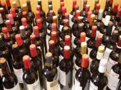 В поселке Витязево полицейские обнаружили несколько точек, где незаконно продавались алкогольные напитки