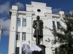 Памятник казачьему атаману Рашпилю установили в Краснодаре 