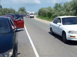  На Кубани «самые умные» объехали очередь на паром до Крыма по «встречке» 