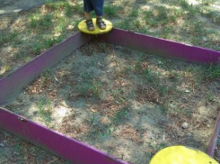  Жители Краснодара пожаловались на «авторитетных алкашей» и песочницы без песка 