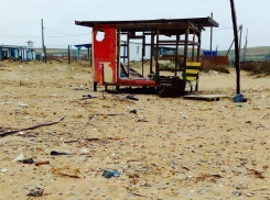 Пограничный конфликт: Темрюк и Анапа не могут убрать пляж на Черном море 