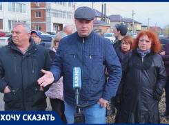«Дети тонут в грязи»: жители Краснодара требуют от мэрии срочно отремонтировать дорогу