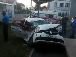 В Краснодаре ранним утром столкнулись такси и автобус