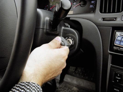 В Красноармейском районе мужчина угнал машину знакомого и поехал за алкоголем