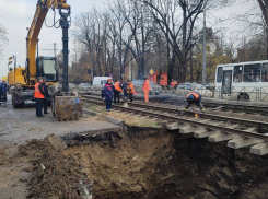Провальный Краснодар: транспорт и люди уходят под землю в краевой столице не первый раз 